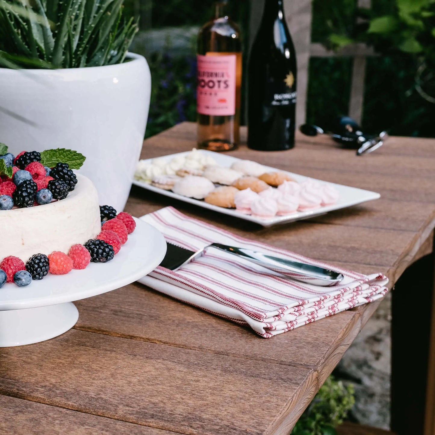 LuxCraft Island Buffet Table