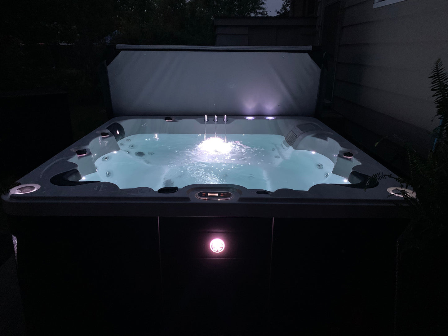 Liberty Spas LYS6000 Luxury 240V 6 Person Spa