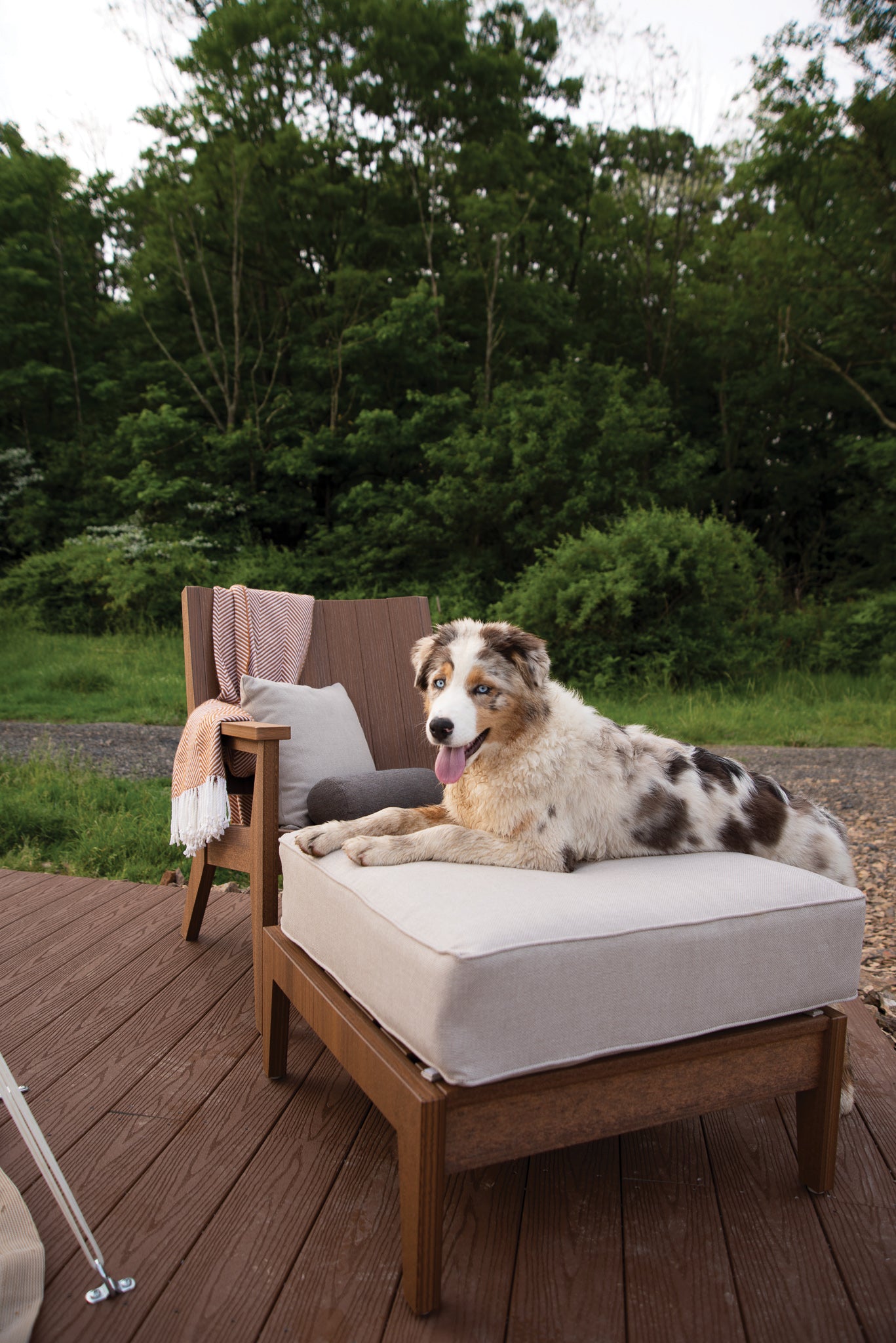 Berlin Gardens Mayhew Poly Chat Swivel Counter Chair