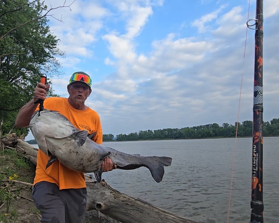 Catfish Pro Black Dragon Fire Casting Rod