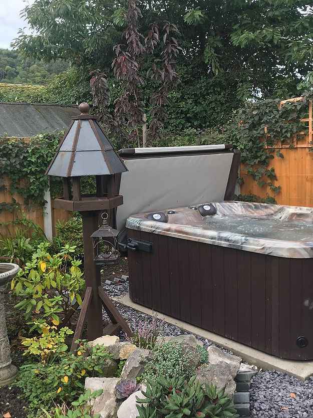 Patio Elegance Quattro Spa Hot Tub 4-Person Spa – Compact Design with Lounger and Captain’s Chair